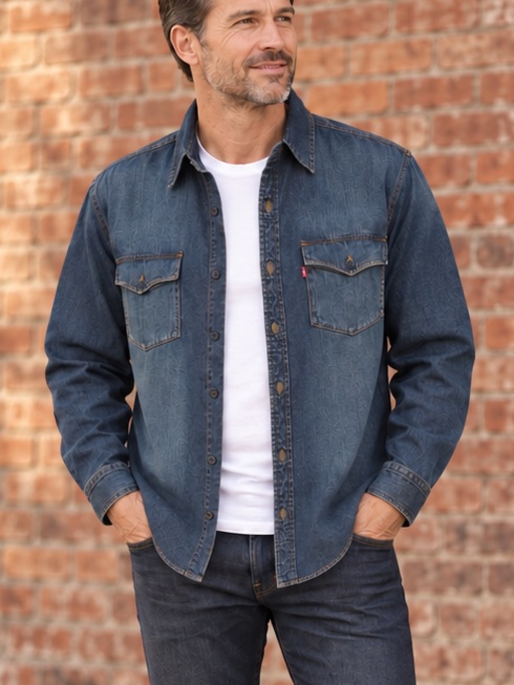 Levi’s Men’s Denim Shirt/Jacket Medium wash, L